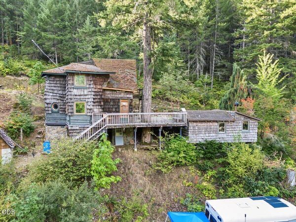 7007 Placer Road, Wolf Creek, OR 97497
