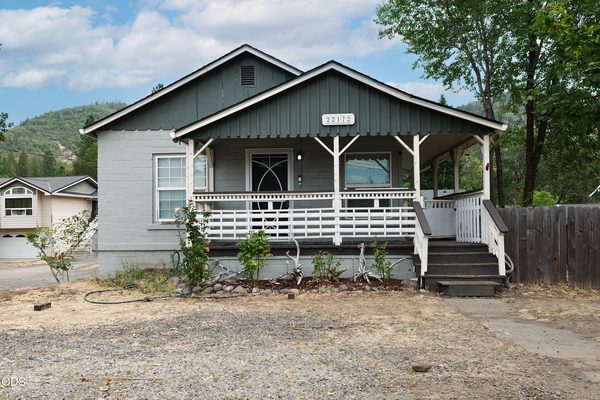 22172 Highway 62, Shady Cove, OR 97539