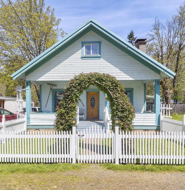 219 Gilbert Avenue, Glendale, OR 97442