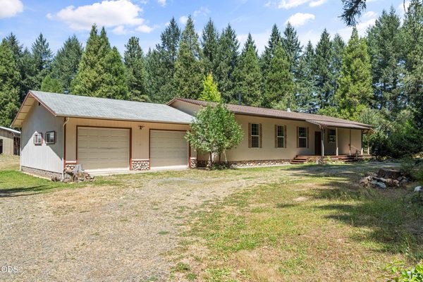 273 Fawn Lane, Azalea, OR 97410