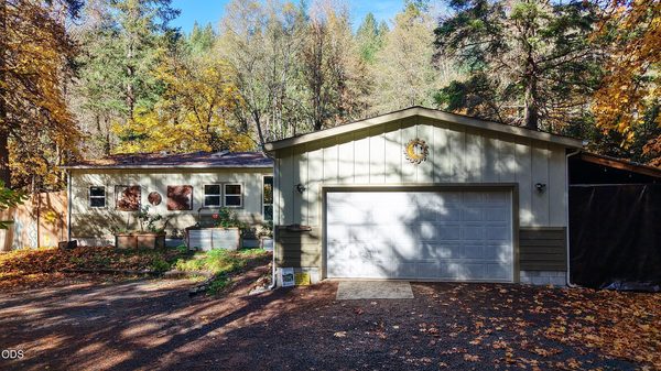 52 Dodes Creek Road, Trail, OR 97541