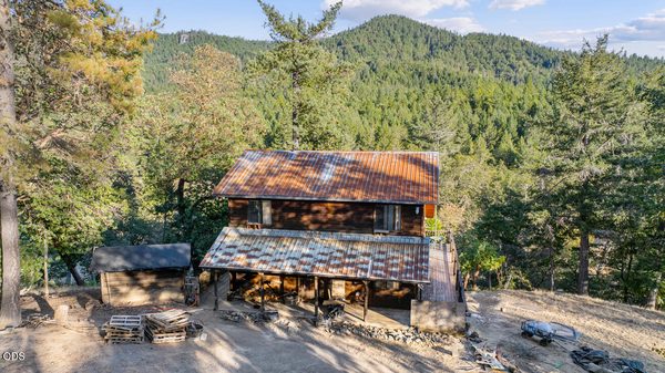 1500 Holton Creek Road, Kerby, OR 97531