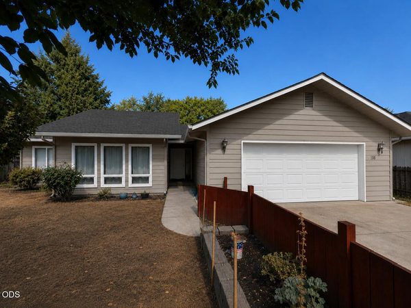 128 Fawn Circle, Shady Cove, OR 97539